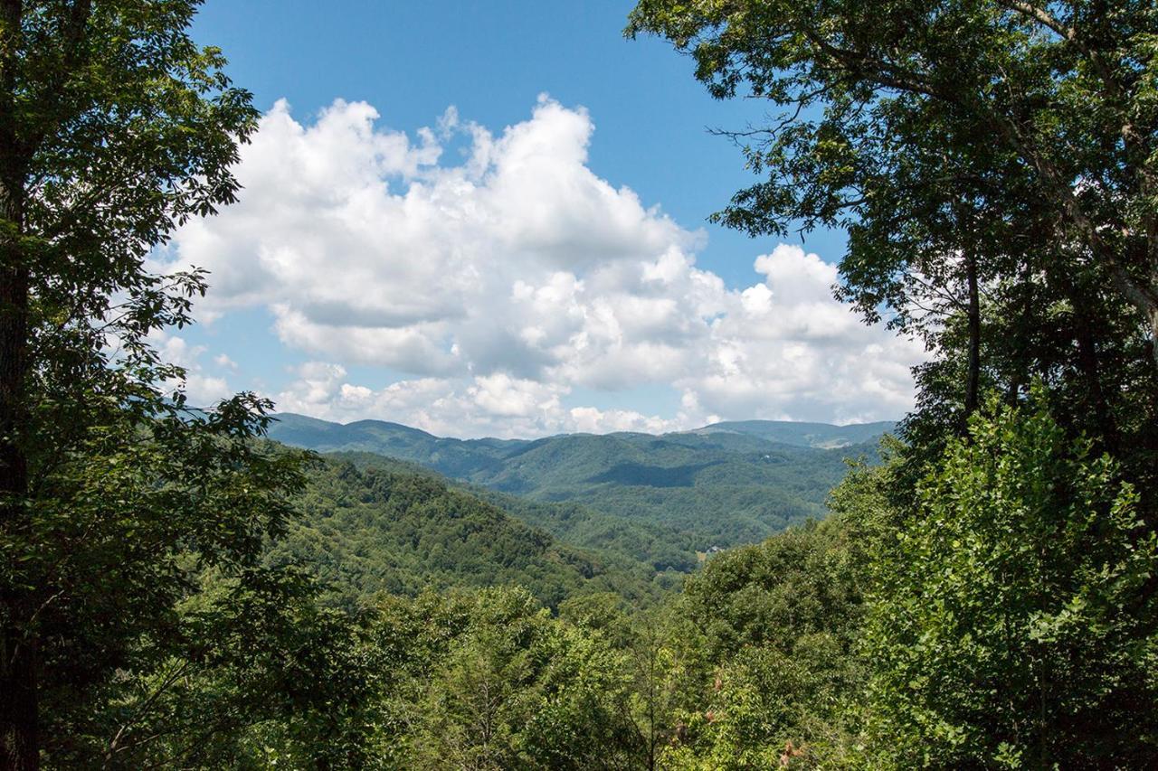 Lazy Bear Lodge Valle Crucis Bagian luar foto
