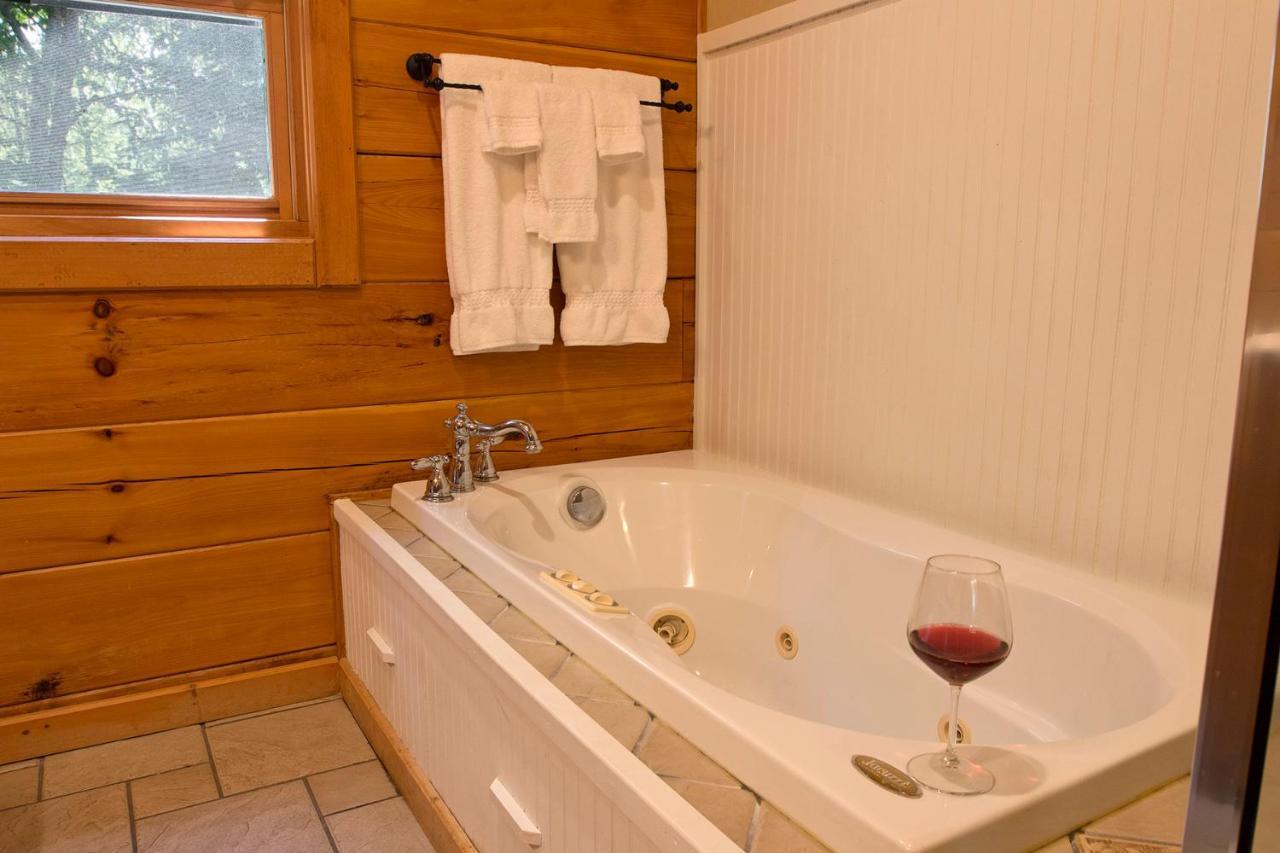 Lazy Bear Lodge Valle Crucis Bagian luar foto