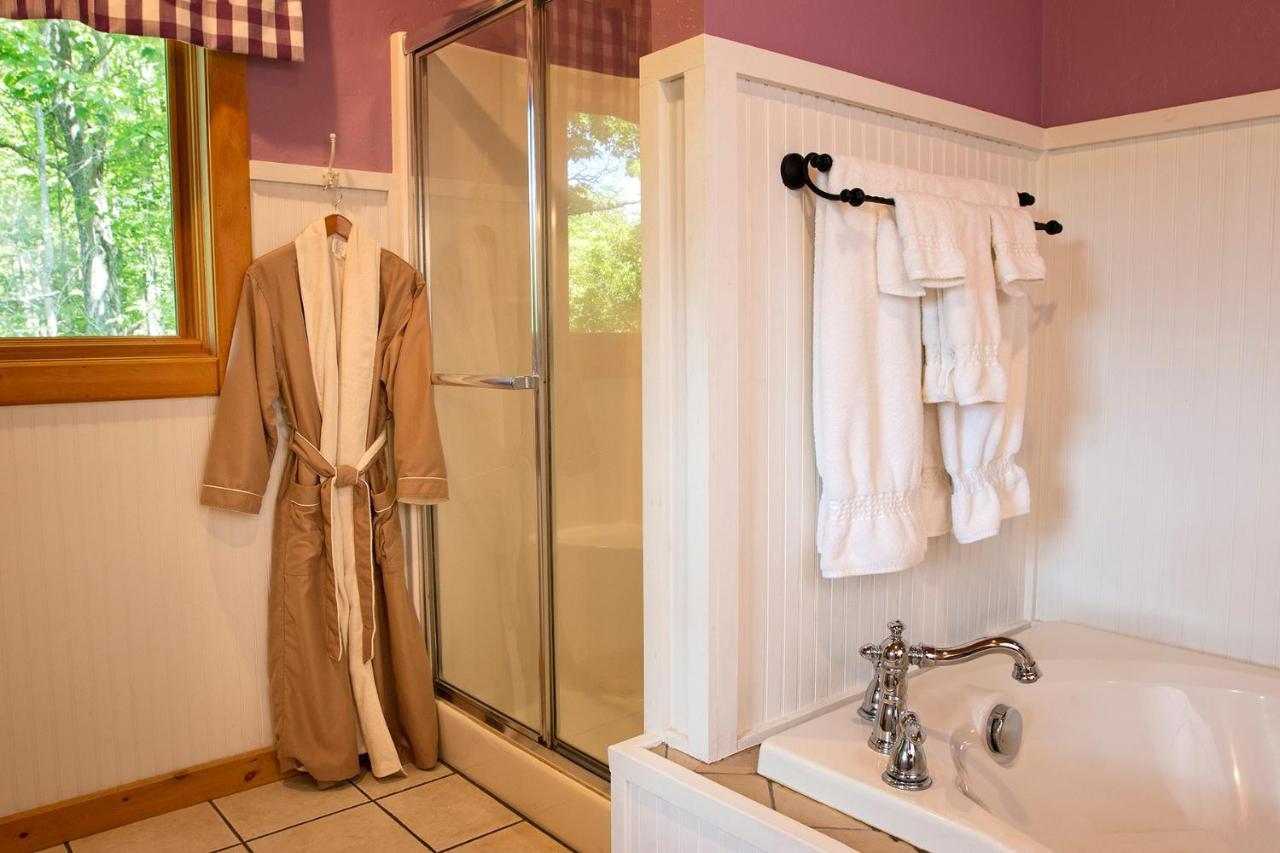 Lazy Bear Lodge Valle Crucis Bagian luar foto